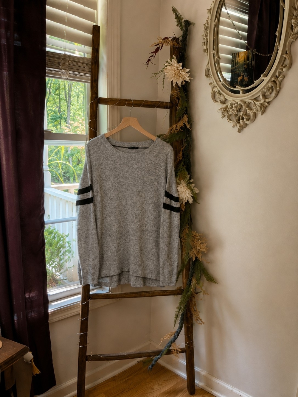 American Eagle Outfitters Women's Gray Crewneck Sweater Preppy Classic